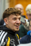 22.09.2026, Fussball DFB-Nationalmannschaft Deutschland, Trainingslager in Herzogenaurach, im Homeground bei ADIDAS, vor den UEFA Nations League Spielen, Medien-Mixed-Zone mit drei Spielern der Nationalmannschaft im Gespräch mit der anwesenden Presse. Philipp Treu (Deutschland) am Mikrofon.