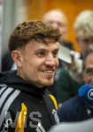 22.09.2026, Fussball DFB-Nationalmannschaft Deutschland, Trainingslager in Herzogenaurach, im Homeground bei ADIDAS, vor den UEFA Nations League Spielen, Medien-Mixed-Zone mit drei Spielern der Nationalmannschaft im Gespräch mit der anwesenden Presse. Philipp Treu (Deutschland) am Mikrofon.