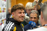 22.09.2026, Fussball DFB-Nationalmannschaft Deutschland, Trainingslager in Herzogenaurach, im Homeground bei ADIDAS, vor den UEFA Nations League Spielen, Medien-Mixed-Zone mit drei Spielern der Nationalmannschaft im Gespräch mit der anwesenden Presse. Philipp Treu (Deutschland) am Mikrofon.