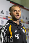 22.09.2026, Fussball DFB-Nationalmannschaft Deutschland, Trainingslager in Herzogenaurach, im Homeground bei ADIDAS, vor den UEFA Nations League Spielen, Medien-Mixed-Zone mit drei Spielern der Nationalmannschaft im Gespräch mit der anwesenden Presse.  Max Rosenfelder (Deutschland) 