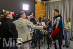 22.09.2026, Fussball DFB-Nationalmannschaft Deutschland, Trainingslager in Herzogenaurach, im Homeground bei ADIDAS, vor den UEFA Nations League Spielen, Medien-Mixed-Zone mit drei Spielern der Nationalmannschaft im Gespräch mit der anwesenden Presse. Hier Younes Ebnoutalib (Deutschland) am Mikrofon. 