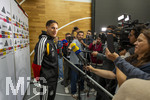 22.09.2026, Fussball DFB-Nationalmannschaft Deutschland, Trainingslager in Herzogenaurach, im Homeground bei ADIDAS, vor den UEFA Nations League Spielen, Medien-Mixed-Zone mit drei Spielern der Nationalmannschaft im Gespräch mit der anwesenden Presse. Hier Younes Ebnoutalib (Deutschland) am Mikrofon. 