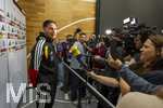 22.09.2026, Fussball DFB-Nationalmannschaft Deutschland, Trainingslager in Herzogenaurach, im Homeground bei ADIDAS, vor den UEFA Nations League Spielen, Medien-Mixed-Zone mit drei Spielern der Nationalmannschaft im Gespräch mit der anwesenden Presse. Hier Younes Ebnoutalib (Deutschland) am Mikrofon. 