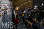 22.09.2026, Fussball DFB-Nationalmannschaft Deutschland, Trainingslager in Herzogenaurach, im Homeground bei ADIDAS, vor den UEFA Nations League Spielen, Medien-Mixed-Zone mit drei Spielern der Nationalmannschaft im Gespräch mit der anwesenden Presse. Hier Younes Ebnoutalib (Deutschland) am Mikrofon. 