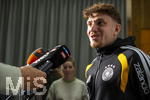 22.09.2026, Fussball DFB-Nationalmannschaft Deutschland, Trainingslager in Herzogenaurach, im Homeground bei ADIDAS, vor den UEFA Nations League Spielen, Medien-Mixed-Zone mit drei Spielern der Nationalmannschaft im Gespräch mit der anwesenden Presse. Hier Philipp Treu (Deutschland) vor den Journalisten und ihren Mikrofonen. 