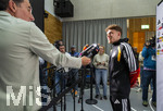22.09.2026, Fussball DFB-Nationalmannschaft Deutschland, Trainingslager in Herzogenaurach, im Homeground bei ADIDAS, vor den UEFA Nations League Spielen, Medien-Mixed-Zone mit drei Spielern der Nationalmannschaft im Gespräch mit der anwesenden Presse. Hier Philipp Treu (Deutschland) vor den Journalisten und ihren Mikrofonen. 