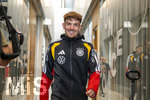 22.09.2026, Fussball DFB-Nationalmannschaft Deutschland, Trainingslager in Herzogenaurach, im Homeground bei ADIDAS, vor den UEFA Nations League Spielen, Medien-Mixed-Zone mit drei Spielern der Nationalmannschaft im Gespräch mit der anwesenden Presse. Philipp Treu (Deutschland) kommt gut gelaunt zur Medienrunde. 