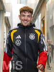 22.09.2026, Fussball DFB-Nationalmannschaft Deutschland, Trainingslager in Herzogenaurach, im Homeground bei ADIDAS, vor den UEFA Nations League Spielen, Medien-Mixed-Zone mit drei Spielern der Nationalmannschaft im Gespräch mit der anwesenden Presse. Philipp Treu (Deutschland) kommt gut gelaunt zur Medienrunde. 