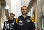 22.09.2026, Fussball DFB-Nationalmannschaft Deutschland, Trainingslager in Herzogenaurach, im Homeground bei ADIDAS, vor den UEFA Nations League Spielen, Medien-Mixed-Zone mit drei Spielern der Nationalmannschaft im Gespräch mit der anwesenden Presse. Hier Max Rosenfelder (Deutschland) bei der Ankunft