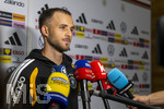 22.09.2026, Fussball DFB-Nationalmannschaft Deutschland, Trainingslager in Herzogenaurach, im Homeground bei ADIDAS, vor den UEFA Nations League Spielen, Medien-Mixed-Zone mit drei Spielern der Nationalmannschaft im Gespräch mit der anwesenden Presse. Hier Max Rosenfelder (Deutschland) vor den Mikrofonen.