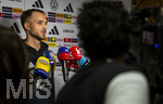 22.09.2026, Fussball DFB-Nationalmannschaft Deutschland, Trainingslager in Herzogenaurach, im Homeground bei ADIDAS, vor den UEFA Nations League Spielen, Medien-Mixed-Zone mit drei Spielern der Nationalmannschaft im Gespräch mit der anwesenden Presse. Hier Max Rosenfelder (Deutschland) vor den Mikrofonen.