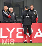 22.09.2026, Fussball DFB-Nationalmannschaft Deutschland, Trainingslager in Herzogenaurach, im Homeground bei ADIDAS, vor den UEFA Nations League Spielen, Training der Nationalmannschaft vor der anwesenden Presse.  Rudi Völler (Deutschland) mit Trainer Jürgen Klopp (Deutschland).