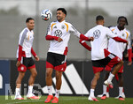 22.09.2026, Fussball DFB-Nationalmannschaft Deutschland, Trainingslager in Herzogenaurach, im Homeground bei ADIDAS, vor den UEFA Nations League Spielen, Training der Nationalmannschaft vor der anwesenden Presse. Nadiem Amiri (Deutschland) am Ball.