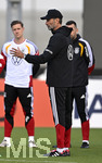 22.09.2026, Fussball DFB-Nationalmannschaft Deutschland, Trainingslager in Herzogenaurach, im Homeground bei ADIDAS, vor den UEFA Nations League Spielen, Training der Nationalmannschaft vor der anwesenden Presse. Trainer Jürgen Klopp (Deutschland) hält eine Ansprahce an die Mannschaft,