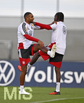 22.09.2026, Fussball DFB-Nationalmannschaft Deutschland, Trainingslager in Herzogenaurach, im Homeground bei ADIDAS, vor den UEFA Nations League Spielen, Training der Nationalmannschaft vor der anwesenden Presse. Jonathan Tah (Deutschland) und Yann Bisseck (Deutschland).