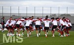 22.09.2026, Fussball DFB-Nationalmannschaft Deutschland, Trainingslager in Herzogenaurach, im Homeground bei ADIDAS, vor den UEFA Nations League Spielen, Training der Nationalmannschaft vor der anwesenden Presse. Die Spieler halten sich aneinander fest