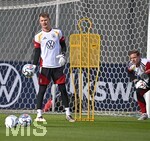 22.09.2026, Fussball DFB-Nationalmannschaft Deutschland, Trainingslager in Herzogenaurach, im Homeground bei ADIDAS, vor den UEFA Nations League Spielen, Training der Nationalmannschaft vor der anwesenden Presse. Torwart Alexander Nübel (Deutschland) und Torwart Marc ter Stegen (Deutschland).