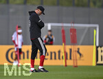 22.09.2026, Fussball DFB-Nationalmannschaft Deutschland, Trainingslager in Herzogenaurach, im Homeground bei ADIDAS, vor den UEFA Nations League Spielen, Training der Nationalmannschaft vor der anwesenden Presse. Trainer Jürgen Klopp (Deutschland) nachdenklich.