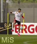 22.09.2026, Fussball DFB-Nationalmannschaft Deutschland, Trainingslager in Herzogenaurach, im Homeground bei ADIDAS, vor den UEFA Nations League Spielen,  Max Rosenfelder (Deutschland) am Ball 