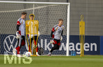 22.09.2026, Fussball DFB-Nationalmannschaft Deutschland, Trainingslager in Herzogenaurach, im Homeground bei ADIDAS, vor den UEFA Nations League Spielen, v.li.:Torwart Marc-Andre ter Stegen (Deutschland), Torwart Finn Dahmen (Deutschland), Torwart Alexander Nübel (Deutschland)