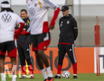 22.09.2026, Fussball DFB-Nationalmannschaft Deutschland, Trainingslager in Herzogenaurach, im Homeground bei ADIDAS, vor den UEFA Nations League Spielen, v.lI: Co-Trainer Pepijn Lijnders (Deutschland), Bundestrainer Jürgen Klopp (Deutschland).