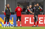 22.09.2026, Fussball DFB-Nationalmannschaft Deutschland, Trainingslager in Herzogenaurach, im Homeground bei ADIDAS, vor den UEFA Nations League Spielen, von links:  Sportdirektor Rudi Völler (Deutschland), Bundestrainer Jürgen Klopp (re, Deutschland), Mannschaftsarzt Dr. Jochen Hahne, Co-Trainer Peter Krawietz (li, Deutschland)  