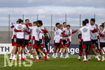 22.09.2026, Fussball DFB-Nationalmannschaft Deutschland, Trainingslager in Herzogenaurach, im Homeground bei ADIDAS, vor den UEFA Nations League Spielen, Spassiges Training, mit Nathaniel Brown (Deutschland), Hennes Behrens (Deutschland), Younes Ebnoutalib (Deutschland), Jamal Musiala (Deutschland), Philipp Treu (Deutschland), Karim Adeyemi (Deutschland), Joshua Kimmich (Deutschland), 
