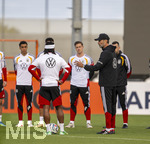 22.09.2026, Fussball DFB-Nationalmannschaft Deutschland, Trainingslager in Herzogenaurach, im Homeground bei ADIDAS, vor den UEFA Nations League Spielen, Bundestrainer Jürgen Klopp (Deutschland) hält eine Rede vor seinen Spielern 