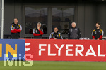 22.09.2026, Fussball DFB-Nationalmannschaft Deutschland, Trainingslager in Herzogenaurach, im Homeground bei ADIDAS, vor den UEFA Nations League Spielen,  Marc Kosicke (mitte, Berater Klopp, DFB), Sportdirektor Rudi Völler (Deutschland), Mannschaftsarzt Dr. Jochen Hahne (li) 