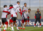 22.09.2026, Fussball DFB-Nationalmannschaft Deutschland, Trainingslager in Herzogenaurach, im Homeground bei ADIDAS, vor den UEFA Nations League Spielen, Josha Vagnoman trägt Yannik Engelhardt, Joshua Kimmich (Deutschland) trägt Jamal Musiala (Deutschland) 