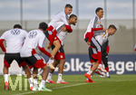 22.09.2026, Fussball DFB-Nationalmannschaft Deutschland, Trainingslager in Herzogenaurach, im Homeground bei ADIDAS, vor den UEFA Nations League Spielen, Josha Vagnoman trägt Yannik Engelhardt, Joshua Kimmich (Deutschland) trägt Jamal Musiala (Deutschland) 