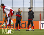 22.09.2026, Fussball DFB-Nationalmannschaft Deutschland, Trainingslager in Herzogenaurach, im Homeground bei ADIDAS, vor den UEFA Nations League Spielen, von links:  Co-Trainer Pepijn Lijnders (Deutschland) und Bundestrainer Jürgen Klopp (Deutschland) lachen