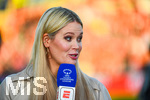 22.09.2026, Unterhaching, Deutschland. UEFA Women's Champions League, 1. Spieltag der Ligaphase: FC Bayern München Frauen gegen Manchester City. UWCL-Auftakt der FC Bayern Frauen und erstes UWCL-Pflichtspiel im neuen Zuhause Sportpark Unterhaching. TV Moderatorin