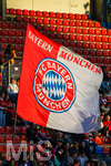 22.09.2026, Unterhaching, Deutschland. UEFA Women's Champions League, 1. Spieltag der Ligaphase: FC Bayern München Frauen gegen Manchester City. UWCL-Auftakt der FC Bayern Frauen und erstes UWCL-Pflichtspiel im neuen Zuhause Sportpark Unterhaching. Fans mit Fahne