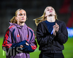 22.09.2026, Unterhaching, Deutschland. UEFA Women's Champions League, 1. Spieltag der Ligaphase: FC Bayern München Frauen gegen Manchester City. UWCL-Auftakt der FC Bayern Frauen und erstes UWCL-Pflichtspiel im neuen Zuhause Sportpark Unterhaching. Sophie Proost (FC Bayern Frauen) mit Regina van Eijk (FC Bayern Frauen)