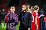 22.09.2026, Unterhaching, Deutschland. UEFA Women's Champions League, 1. Spieltag der Ligaphase: FC Bayern München Frauen gegen Manchester City. UWCL-Auftakt der FC Bayern Frauen und erstes UWCL-Pflichtspiel im neuen Zuhause Sportpark Unterhaching. Sophie Proost (FC Bayern Frauen) mit Regina van Eijk (FC Bayern Frauen)