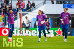 22.09.2026, Unterhaching, Deutschland. UEFA Women's Champions League, 1. Spieltag der Ligaphase: FC Bayern München Frauen gegen Manchester City. UWCL-Auftakt der FC Bayern Frauen und erstes UWCL-Pflichtspiel im neuen Zuhause Sportpark Unterhaching. Ayaka Yamashita (Manchester City Frauen) und Eartha Cumings (Manchester City Frauen) mit Anna Moorhouse (Manchester City Frauen)