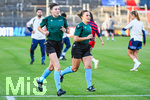 22.09.2026, Unterhaching, Deutschland. UEFA Women's Champions League, 1. Spieltag der Ligaphase: FC Bayern München Frauen gegen Manchester City. UWCL-Auftakt der FC Bayern Frauen und erstes UWCL-Pflichtspiel im neuen Zuhause Sportpark Unterhaching. Schiedsrichterinnen-Team wärmt sich auf.