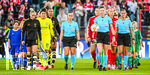22.09.2026, Unterhaching, Deutschland. UEFA Women's Champions League, 1. Spieltag der Ligaphase: FC Bayern München Frauen gegen Manchester City. UWCL-Auftakt der FC Bayern Frauen und erstes UWCL-Pflichtspiel im neuen Zuhause Sportpark Unterhaching. Spielerinnen laufen auf das Spielfeld.