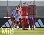 23.09.2026, Fussball DFB-Nationalmannschaft Deutschland, Trainingslager in Herzogenaurach, im Homeground bei ADIDAS, vor den UEFA Nations League Spielen,   Philipp Treu (Deutschland) am Ball.    