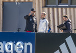 23.09.2026, Fussball DFB-Nationalmannschaft Deutschland, Trainingslager in Herzogenaurach, im Homeground bei ADIDAS, vor den UEFA Nations League Spielen,  Bundestrainer Jürgen Klopp (Deutschland) gibt noch Instruktionen 