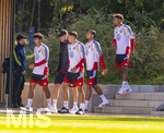 23.09.2026, Fussball DFB-Nationalmannschaft Deutschland, Trainingslager in Herzogenaurach, im Homeground bei ADIDAS, vor den UEFA Nations League Spielen,  Ankunft am Trainingsplatz, v.li: Nathaniel Brown, Bundestrainer Jürgen Klopp (Deutschland), Younes Ebnoutalib, Kevin Schade, Bambase Conte (Deutschland).