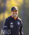 23.09.2026, Fussball DFB-Nationalmannschaft Deutschland, Trainingslager in Herzogenaurach, im Homeground bei ADIDAS, vor den UEFA Nations League Spielen,  Bundestrainer Jürgen Klopp (Deutschland) lachend 