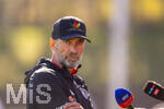 23.09.2026, Fussball DFB-Nationalmannschaft Deutschland, Trainingslager in Herzogenaurach, im Homeground bei ADIDAS, vor den UEFA Nations League Spielen,  Bundestrainer Jürgen Klopp (Deutschland) gibt überraschend den Journalisten am Spielfeldrand ein kurzes Interview während des Trainings.