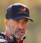23.09.2026, Fussball DFB-Nationalmannschaft Deutschland, Trainingslager in Herzogenaurach, im Homeground bei ADIDAS, vor den UEFA Nations League Spielen,  Bundestrainer Jürgen Klopp (Deutschland) gibt überraschend den Journalisten am Spielfeldrand ein kurzes Interview während des Trainings.