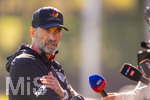 23.09.2026, Fussball DFB-Nationalmannschaft Deutschland, Trainingslager in Herzogenaurach, im Homeground bei ADIDAS, vor den UEFA Nations League Spielen,  Bundestrainer Jürgen Klopp (Deutschland) gibt überraschend den Journalisten am Spielfeldrand ein kurzes Interview während des Trainings.