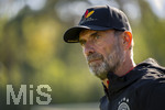 23.09.2026, Fussball DFB-Nationalmannschaft Deutschland, Trainingslager in Herzogenaurach, im Homeground bei ADIDAS, vor den UEFA Nations League Spielen, Bundestrainer Jürgen Klopp (Deutschland) mit seiner DFB-Kappe von Adidas mit der Aufschrift: Einer von 83 Millionen, 