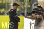 23.09.2026, Fussball DFB-Nationalmannschaft Deutschland, Trainingslager in Herzogenaurach, im Homeground bei ADIDAS, vor den UEFA Nations League Spielen, Bundestrainer Jürgen Klopp (Deutschland) gibt Interwiews während des Trainings