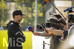 23.09.2026, Fussball DFB-Nationalmannschaft Deutschland, Trainingslager in Herzogenaurach, im Homeground bei ADIDAS, vor den UEFA Nations League Spielen, Bundestrainer Jürgen Klopp (Deutschland) gibt Interwiews während des Trainings