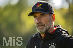 23.09.2026, Fussball DFB-Nationalmannschaft Deutschland, Trainingslager in Herzogenaurach, im Homeground bei ADIDAS, vor den UEFA Nations League Spielen, Bundestrainer Jürgen Klopp (Deutschland) mit seiner DFB-Kappe von Adidas mit der Aufschrift: Einer von 83 Millionen, 